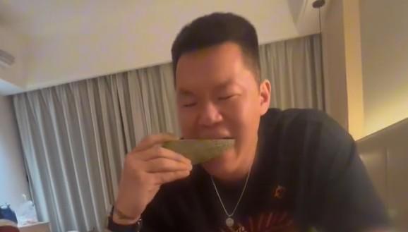 吃瓜吵架视频在线观看免费,笑料百出,带你领略网络狂欢现场  第2张 吃瓜吵架视频在线观看免费,笑料百出,带你领略网络狂欢现场  第2张