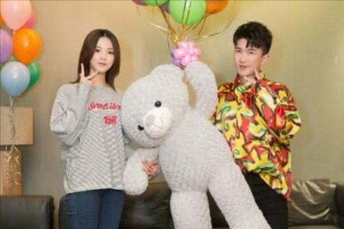 娱乐吃瓜背景图高清 第1张 娱乐吃瓜背景图高清 第1张