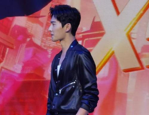 杨洋直播照片爆料最新,帅气造型引粉丝尖叫，细节揭秘令人惊喜