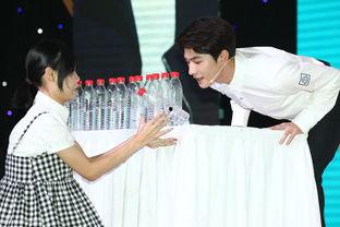 杨洋直播照片爆料最新,帅气造型引粉丝尖叫，细节揭秘令人惊喜  第3张