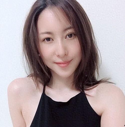 松下纱栄子在线观看,揭秘日本女神的演艺生涯 第2张 松下纱栄子在线观看,揭秘日本女神的演艺生涯 第2张