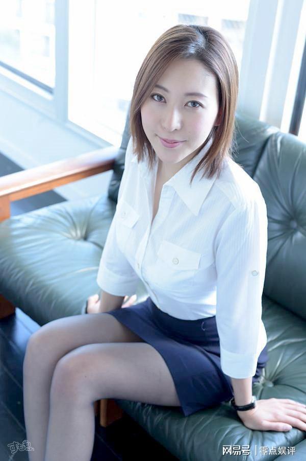 松下纱栄子在线观看,揭秘日本女神的演艺生涯 第3张 松下纱栄子在线观看,揭秘日本女神的演艺生涯 第3张